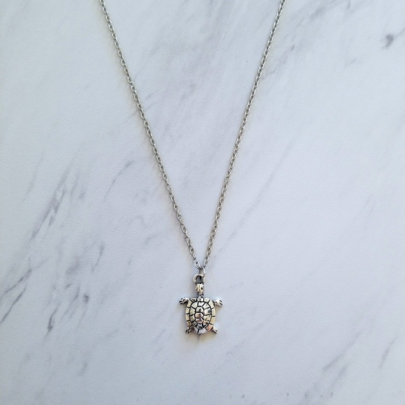 Silver Color Turtle Pendant Necklace - Picture 5 of 7